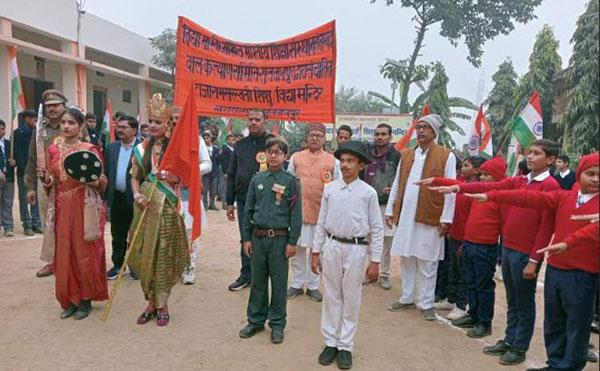 सरस्वती शिशु विद्या मन्दिर नारायणपुर में नेताजी की जयंती पर बच्चों को दी गई सड़क सुरक्षा की सीख