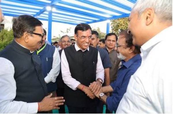 निष्क्रिय ईपीएफ खातों में पड़े पैसे लौटाएगी सरकार