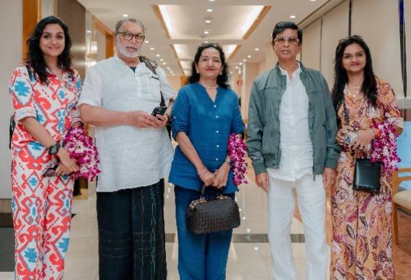 थलपति विजय के माता-पिता की तस्वीरें सोशल मीडिया पर छाईं