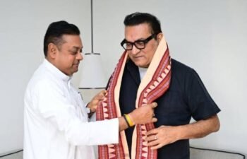 पार्श्व गायक अभिजीत से मिले संबित पात्रा