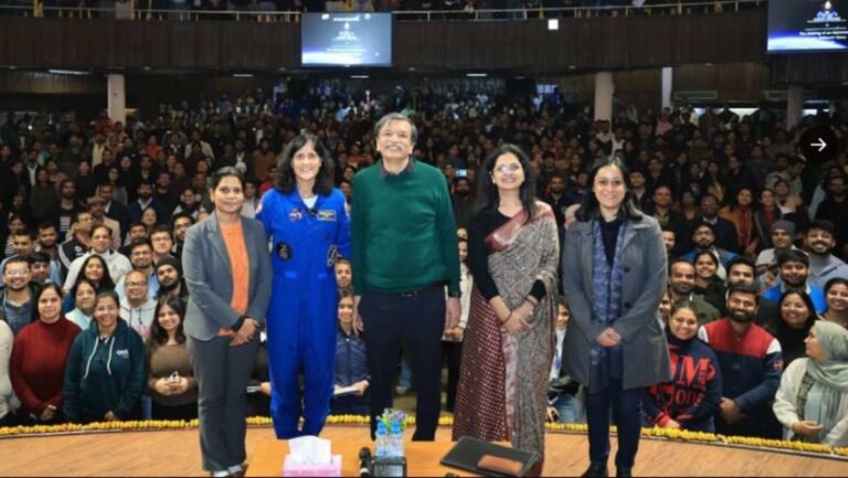 सुनीता विलियम्स ने छात्रों को बड़े सपने देखने के लिए प्रेरित किया