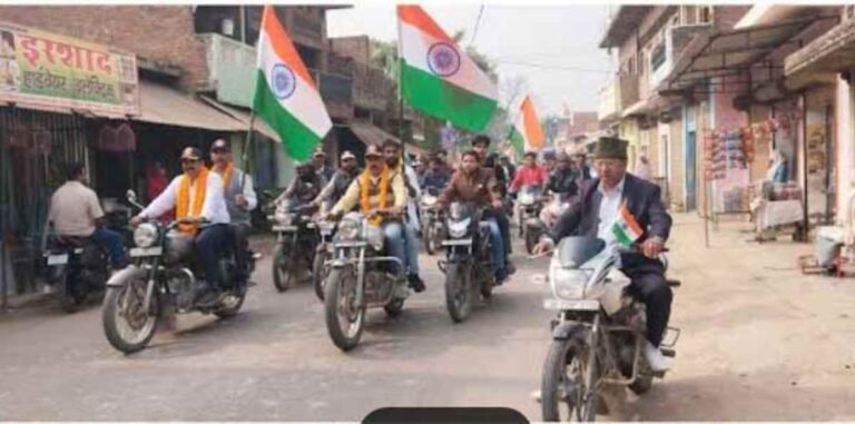 पूर्व सैनिकों ने निकाली तिरंगा यात्रा