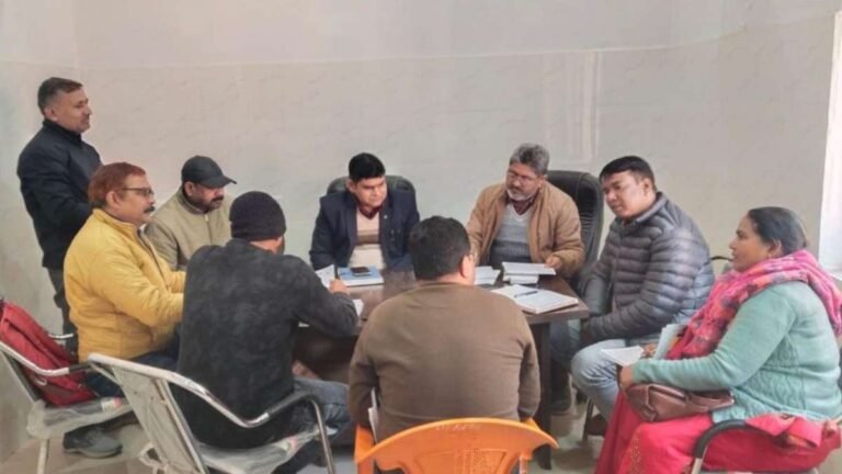 सामुदायिक स्वास्थ्य केन्द्र गौरा की बैठक