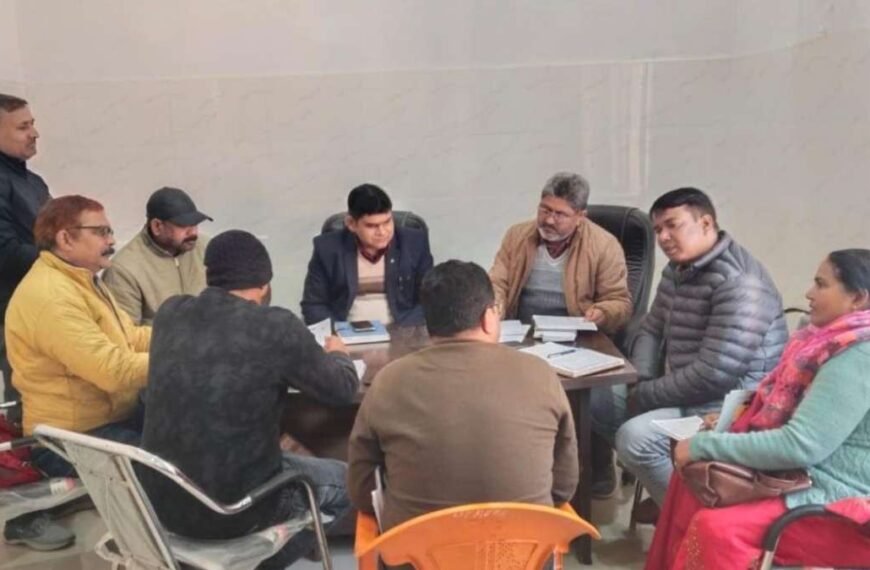 सामुदायिक स्वास्थ्य केन्द्र गौरा की बैठक