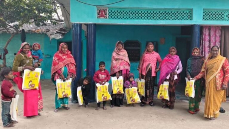 बोर्रा गांव में पोषाहार किट वितरण
