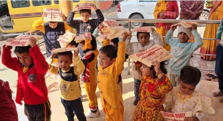 विद्यारंभ संस्कार: 56 भैया बहिनों ने लिया स्कूल में प्रवेश