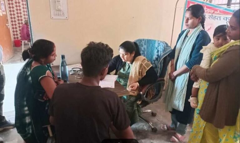 कहला सीएचसी में लगा कैंसर स्क्रीनिंग कैंप