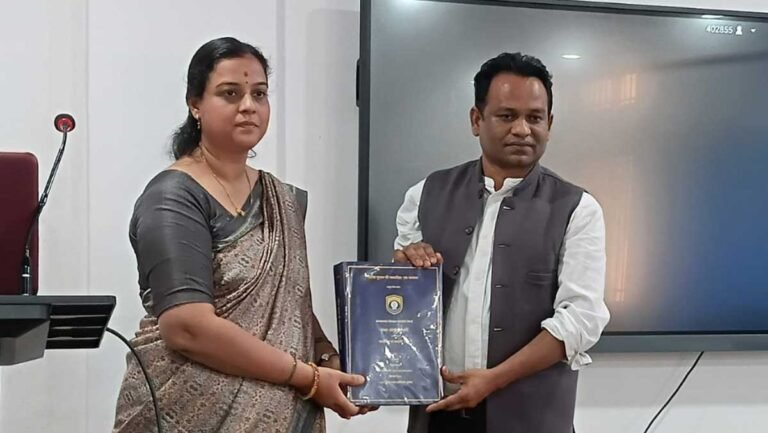 दिव्या पाठक ने पत्रकारिता में की पीएचडी