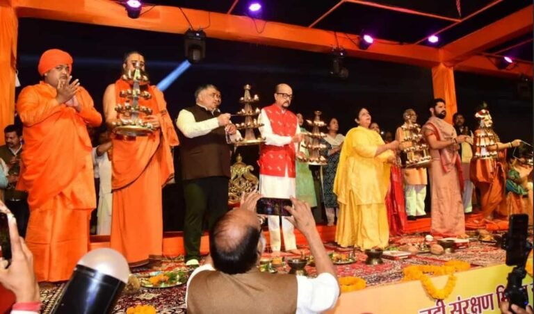 राज्यपाल रमेन डेका ने की महानदी की महाआरती