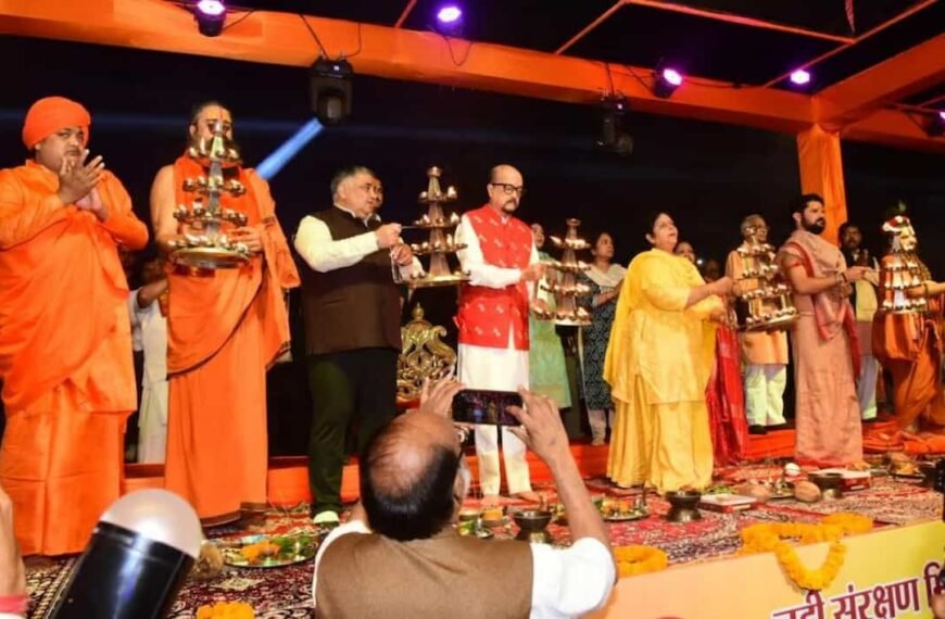 राज्यपाल रमेन डेका ने की महानदी की महाआरती