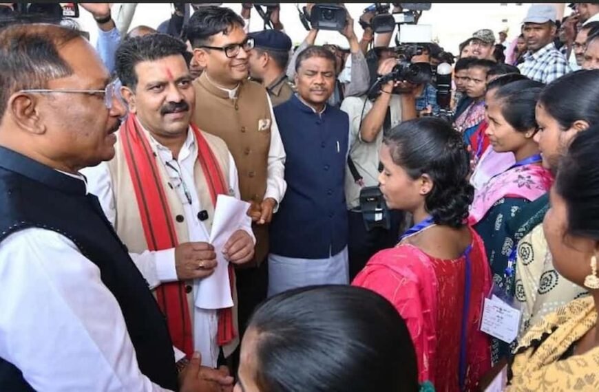 लोकतंत्र के मंदिर पहुंचे समर्पित नक्सली