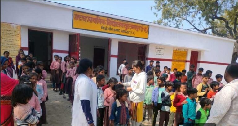 प्राथमिक विद्यालय सुल्तानपुर पहुंची स्वास्थ्य टीम