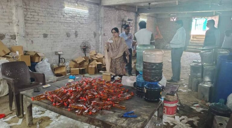 प्रतापगढ़ में बिक रहा नकली सरसों का तेल और दूषित खोवा