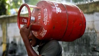 घरेलू और कमर्शियल गैस सिलेंडर के दामों में भारी बढ़ोतरी
