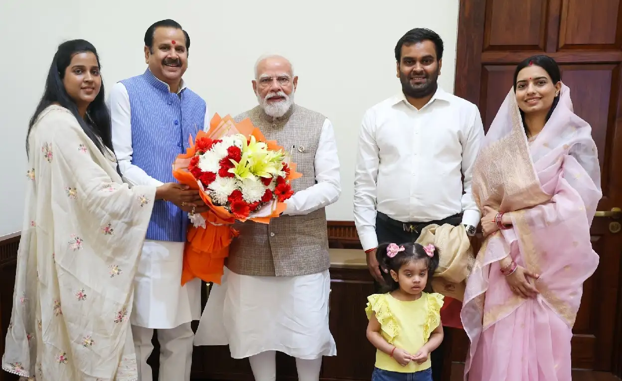 पीएम मोदी से मिले डॉ. महेंद्र सिंह