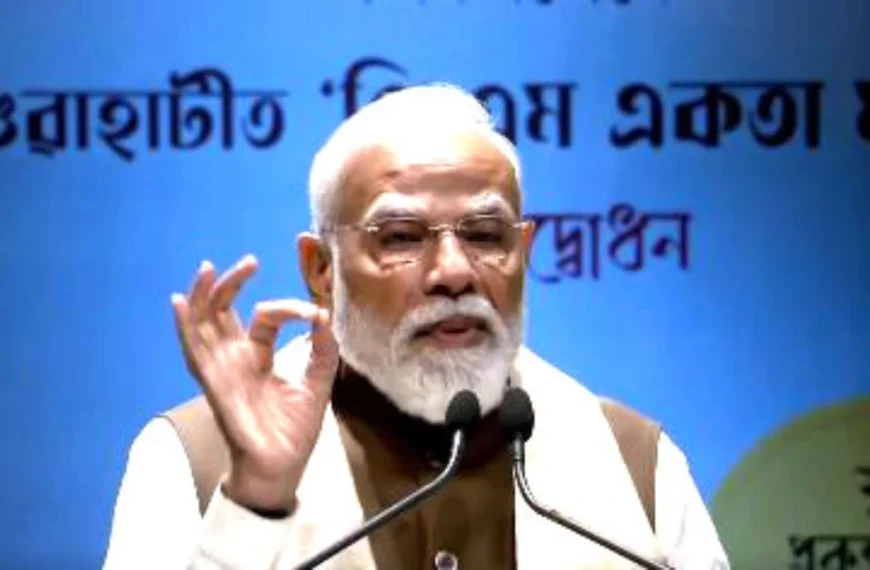 PM Modi calls opponents 'panic-mongers' over LPG issue.