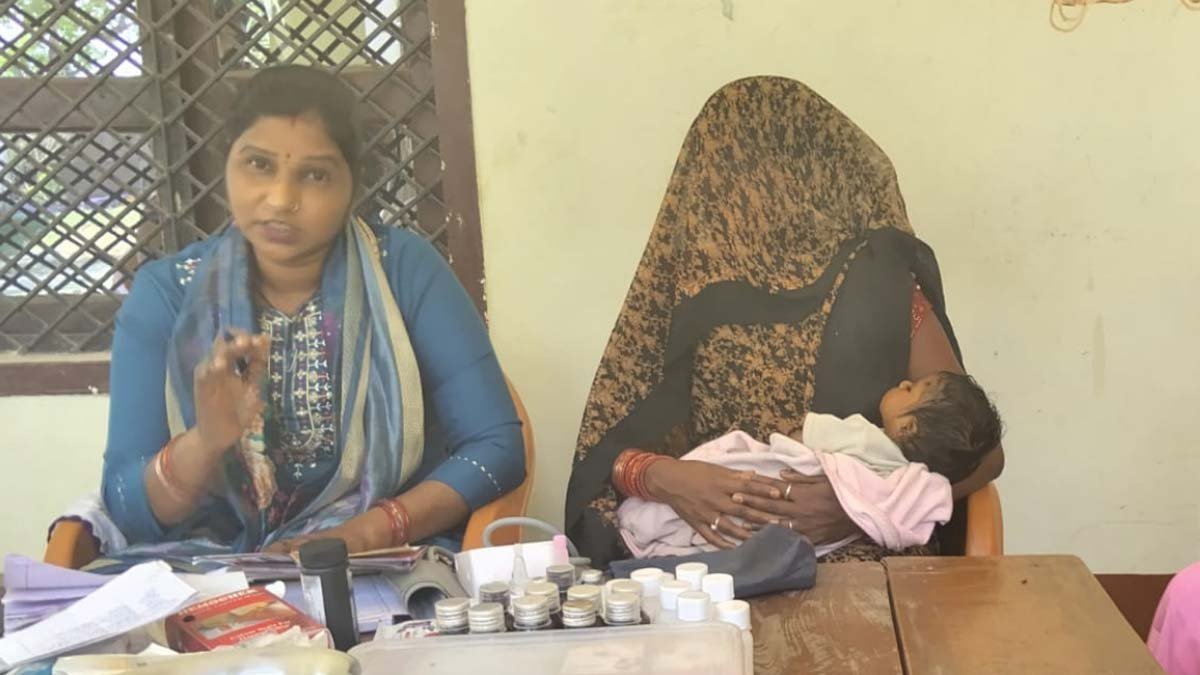 बोर्रा में लगा नियमित टीकाकरण कैंप, लगाए गए टीके