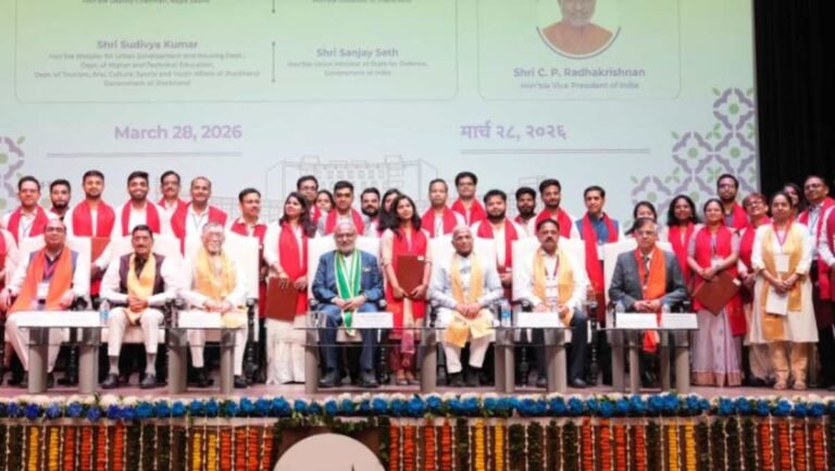 शॉर्टकट की बजाय चरित्र और लाभ की बजाय उद्देश्य को चुनें: उपराष्‍ट्रपति