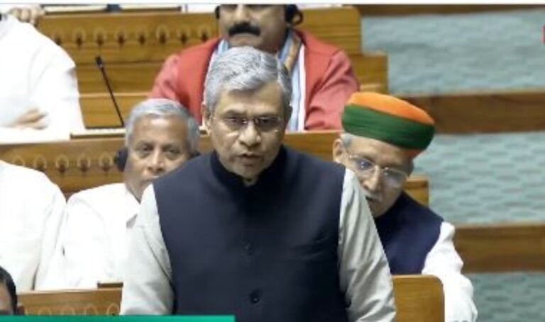 रेलवे में आपत्तिजनक विज्ञापनों का प्रदर्शन प्रतिबंधित