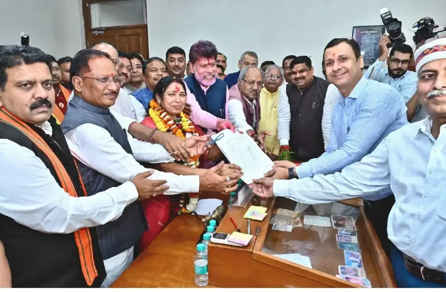 लक्ष्मी वर्मा ने किया नामांकन