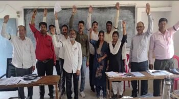 प्रतापगढ़ में कर्मचारियों ने 1 अप्रैल को मनाया काला दिवस, एनपीएस और टीईटी का किया विरोध