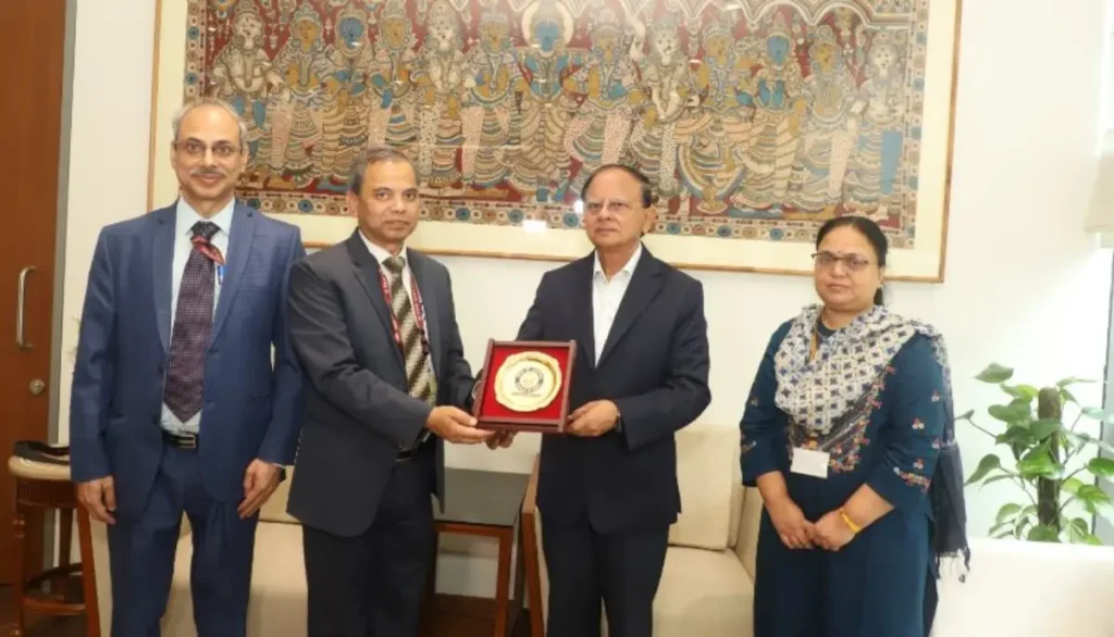 प्रधानमंत्री के प्रधान सचिव पीके मिश्रा ने पूरी की स्वगणना