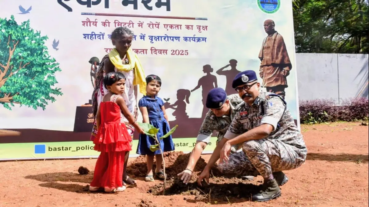 बस्तर में 410 सुरक्षा कैंपों से मजबूत हो रहा शांति तंत्र, 56 हजार जवान तैनात