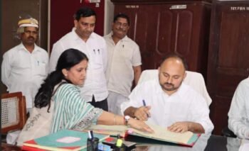 प्रतापगढ़ के नये डीएम अभिषेक पांडेय ने संभाला कार्यभार