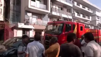 दिल्ली के 4 मंजिला इमारत में आग लगने से नौ लोग जिंदा जले