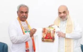 अमित शाह ने किया माता हासीदेवी के 200वें जन्मोत्सव की टी-शर्ट का अनावरण