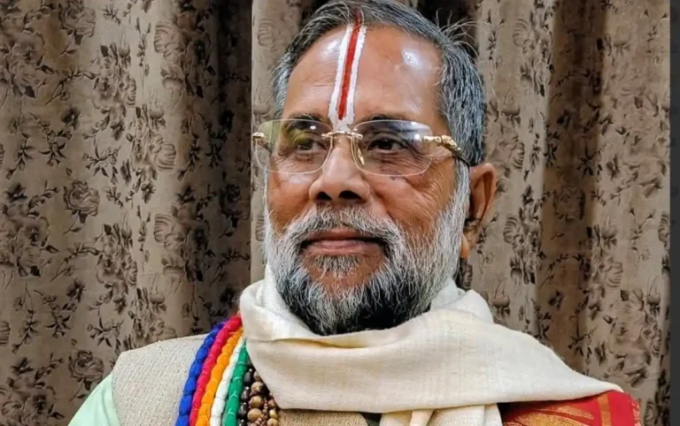 चातुर्मास में संतों के संग समागम करना चाहिए
