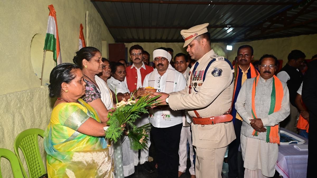 झीरम पहुंच उप मुख्यमंत्री विजय शर्मा ने शहीदों को दी श्रद्धांजलि