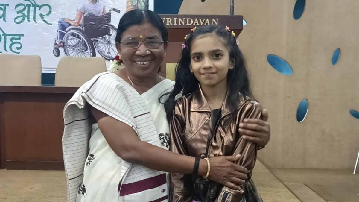 पद्मश्री बुधरी ताती ने अरुणिमा के गायन को सराहा, दिया आशीर्वाद