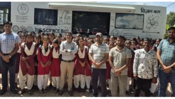 प्रतापगढ़ समेत प्रदेश के 120 विद्यालयों के बच्चों ने देखा विज्ञान बस