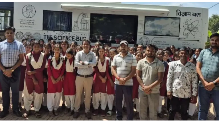प्रतापगढ़ समेत प्रदेश के 120 विद्यालयों के बच्चों ने देखा विज्ञान बस