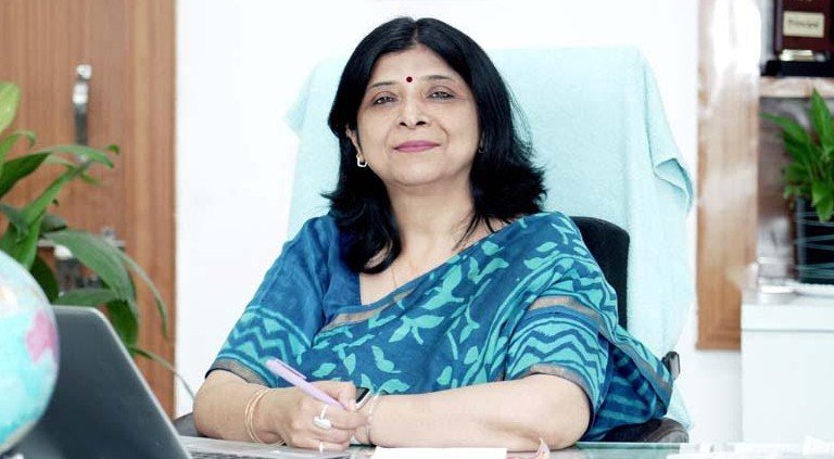 सीएमएस प्रधानाचार्या दीपाली गौतम