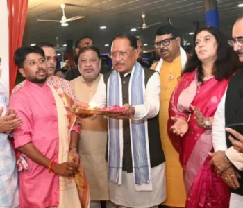 मुख्यमंत्री ने की मां दुर्गा की आराधना