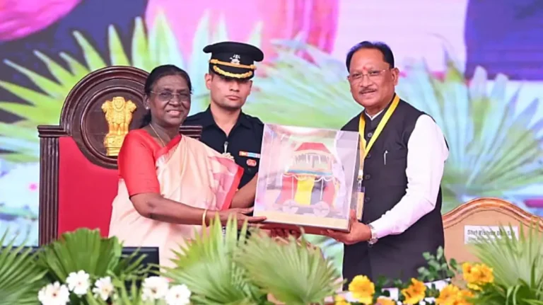बस्तर दशहरा उत्सव में शामिल हुईं राष्ट्रपति श्रीमती द्रौपदी मुर्मु