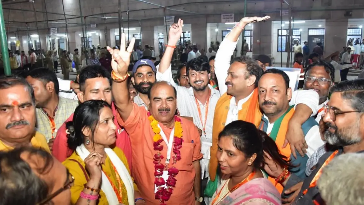 शिक्षक एमएलसी चुनाव में उमेश द्विवेदी लगातार तीसरी बार रिकार्ड मतों से जीते शिक्षक एमएलसी चुनाव में उमेश द्विवेदी लगातार तीसरी बार रिकार्ड मतों से जीते