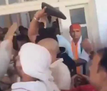 कांग्रेस के उत्तर प्रदेश मुख्यालय में चल गए जूते